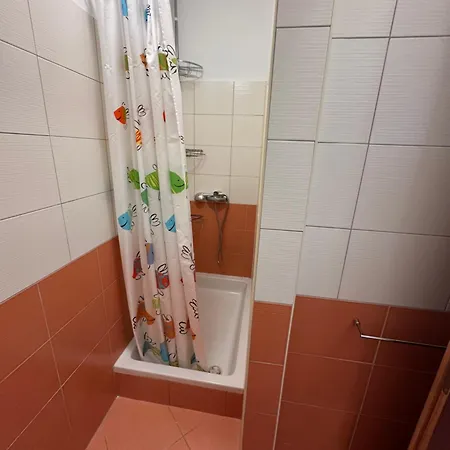 M, For 5 Persons Direct On The Apartment