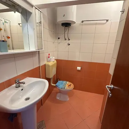Apartment M, For 5 Persons Direct On The *