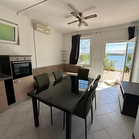 Apartment M For 5 Persons Direct On The Ljubač