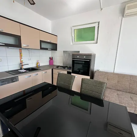 M For 5 Persons Direct On The Apartment *