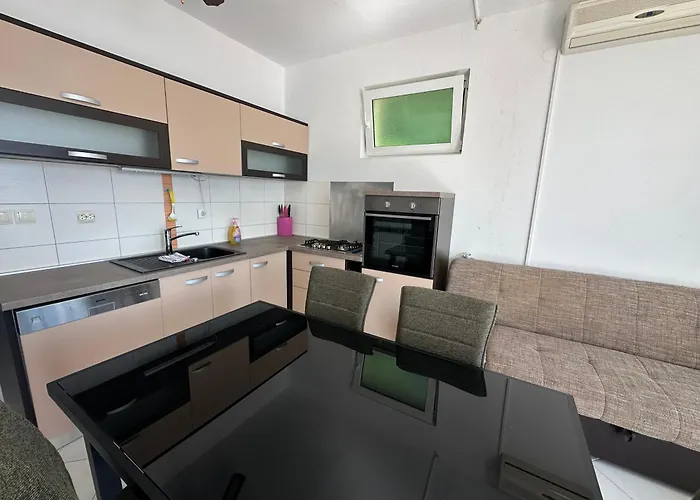 M For 5 Persons Direct On The Apartment *